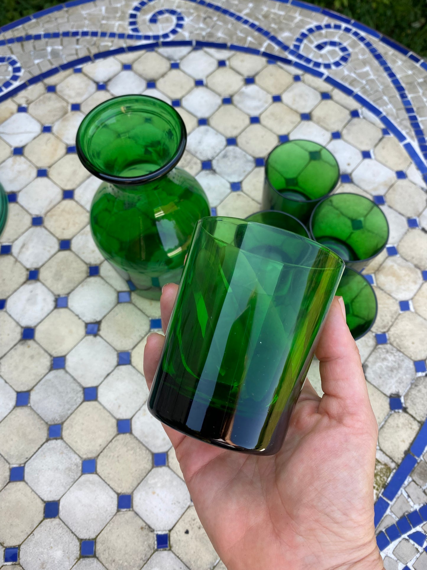 Service à eau comprenant une carafe et 6 verres vintage en verre vert