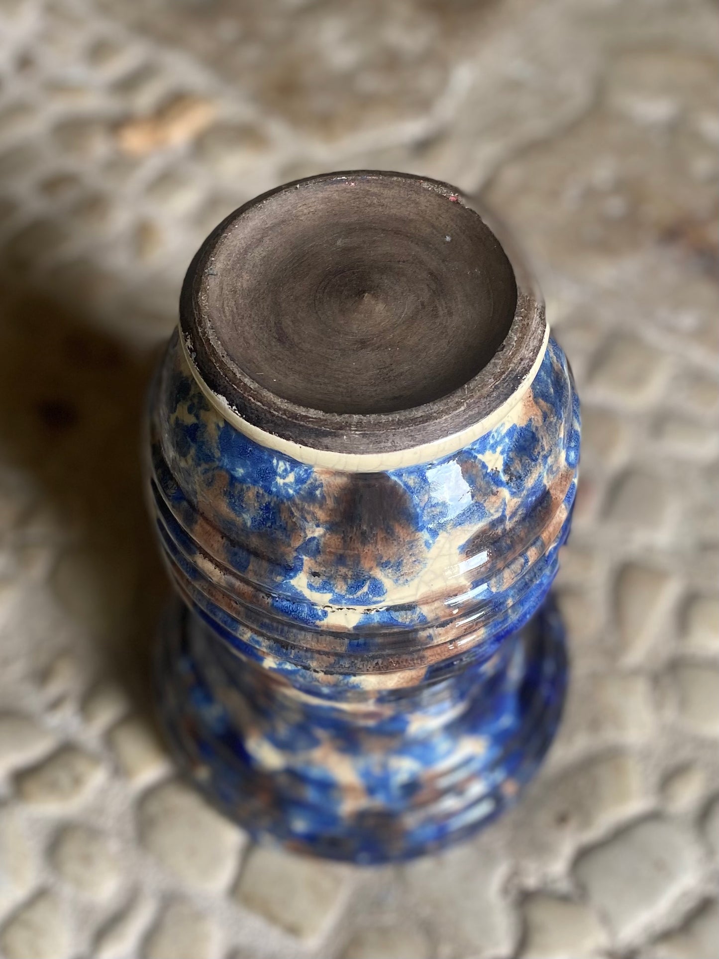 Grand vase Art Déco en grès émaillé tacheté bleu et marron