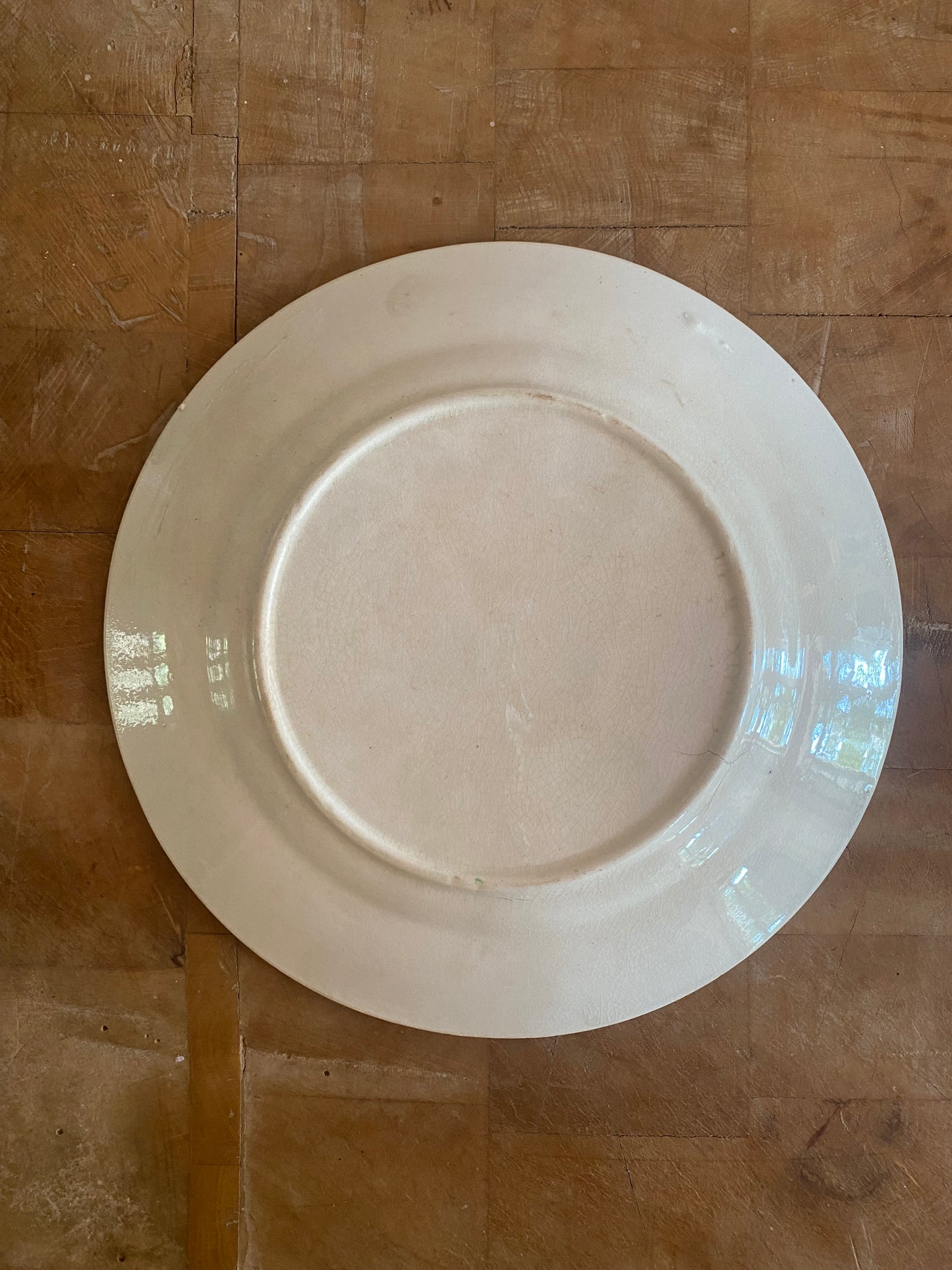 Assiette à dessert en barbotine de St Amand motif cerises