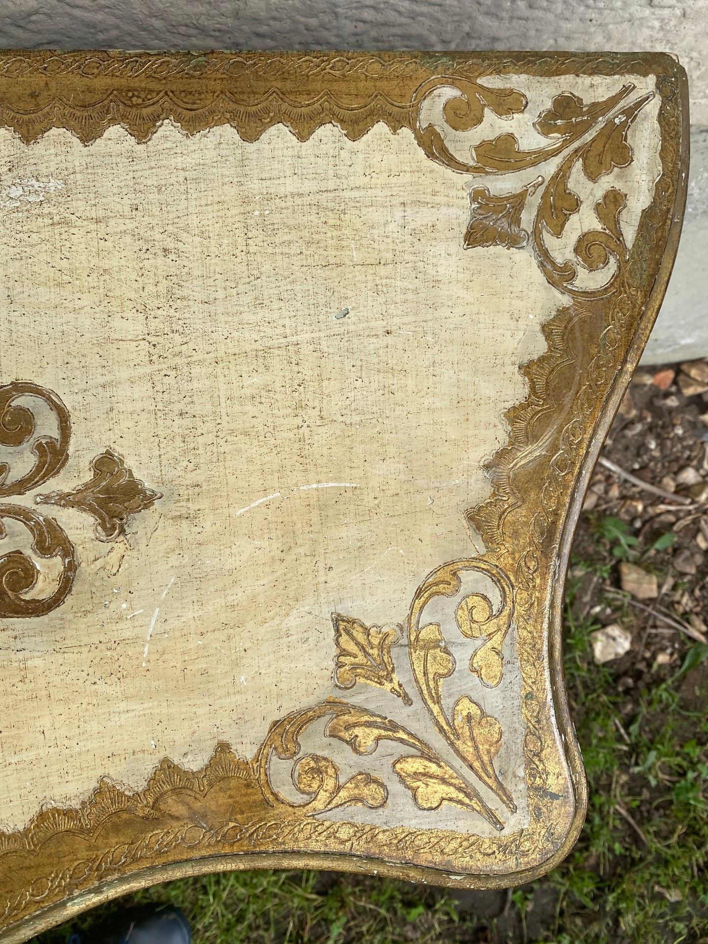 Commode florentine vintage en bois doré