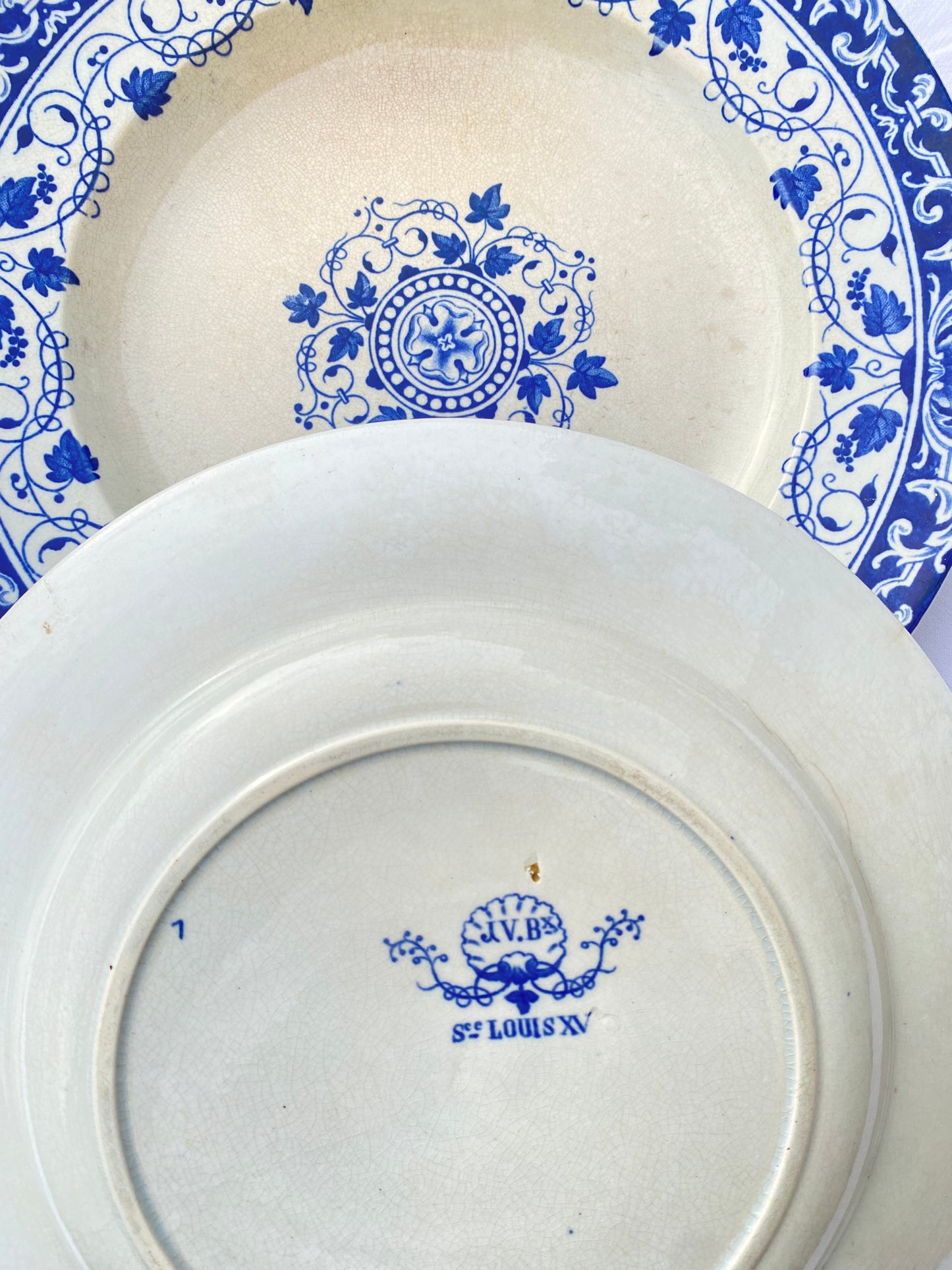 Grand plat rond en Terre de fer Jules Vieillard