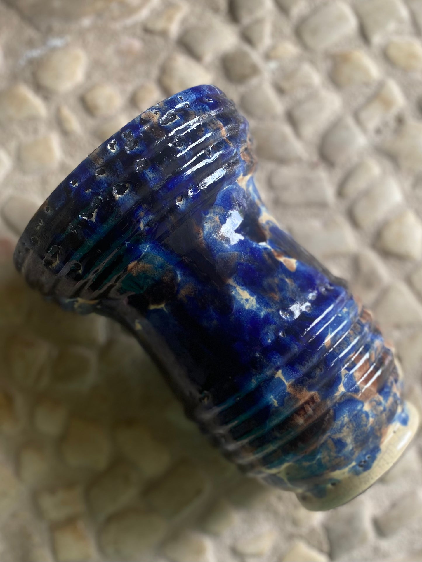 Grand vase Art Déco en grès émaillé tacheté bleu et marron