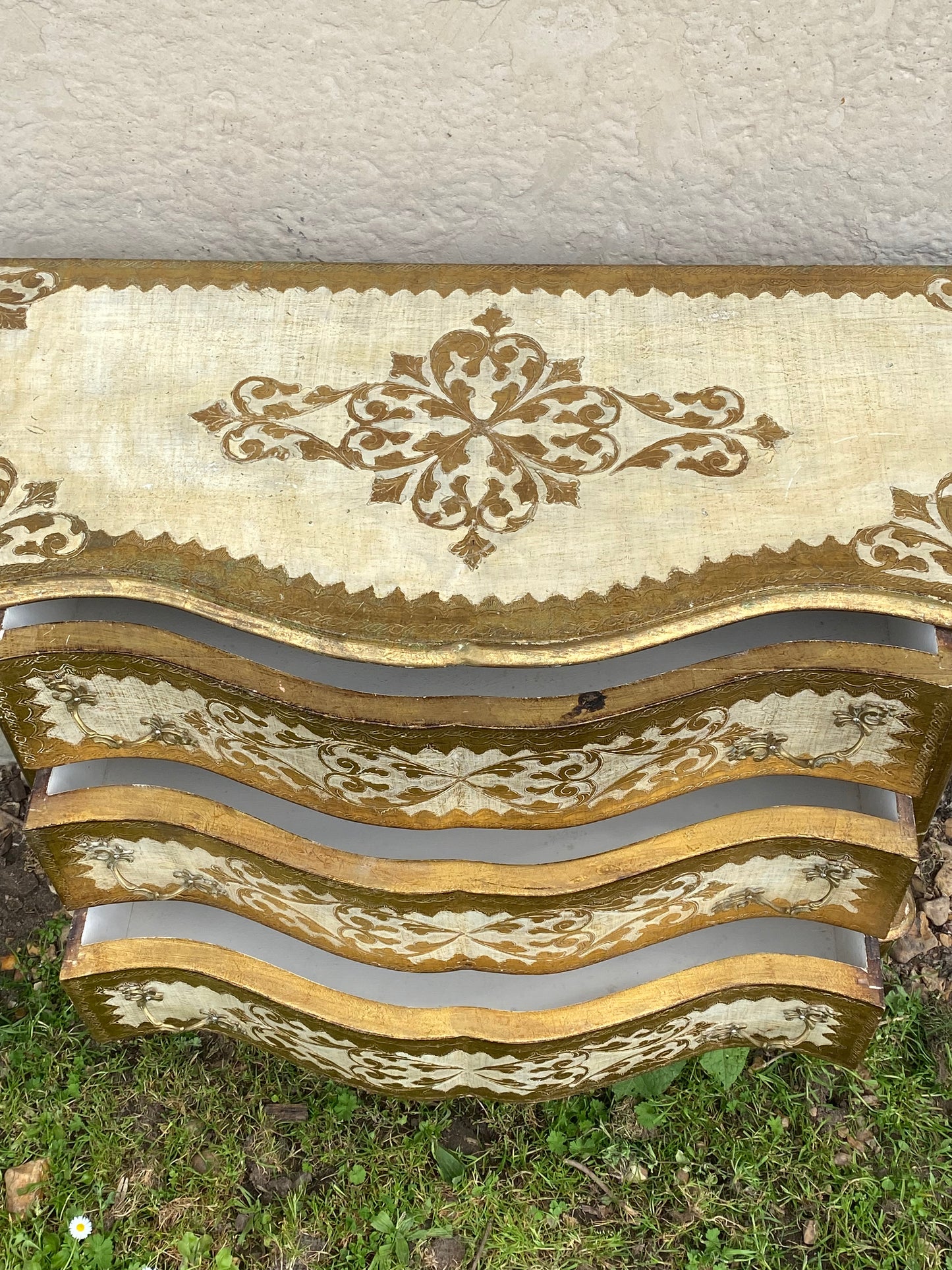 Commode florentine vintage en bois doré