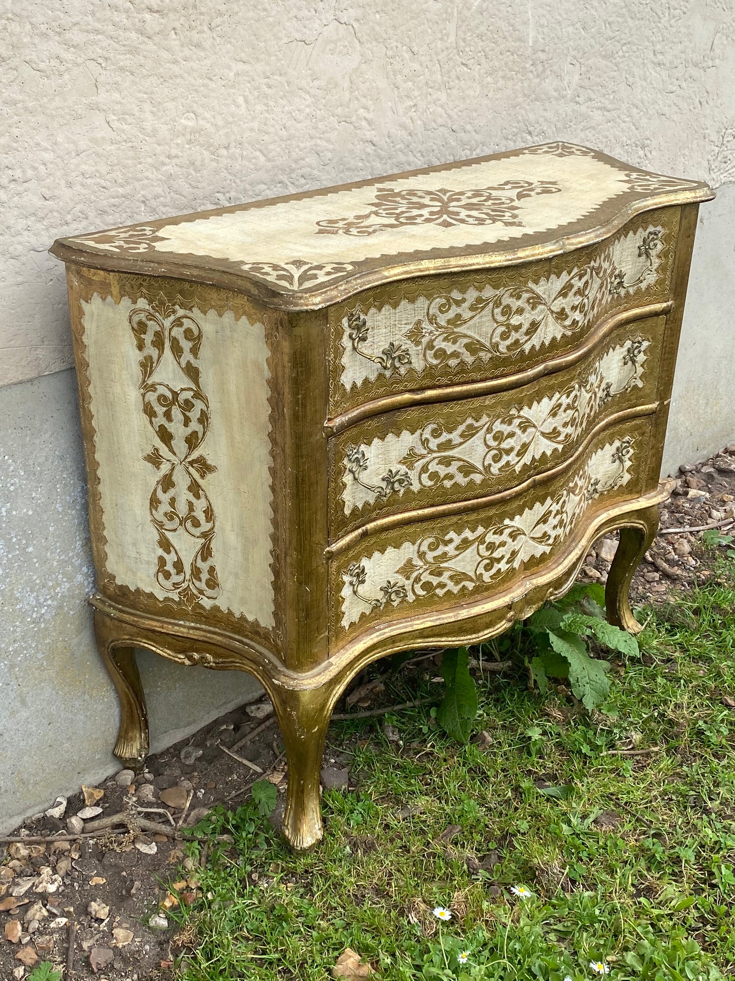 Commode florentine vintage en bois doré