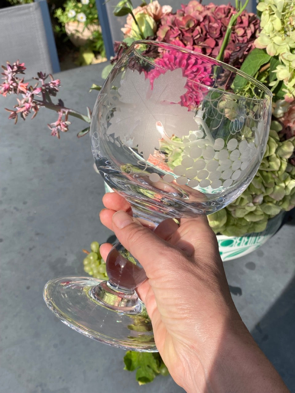 Grand verre ou coupe ancienne en cristal - Décor raisin et feuilles de vigne