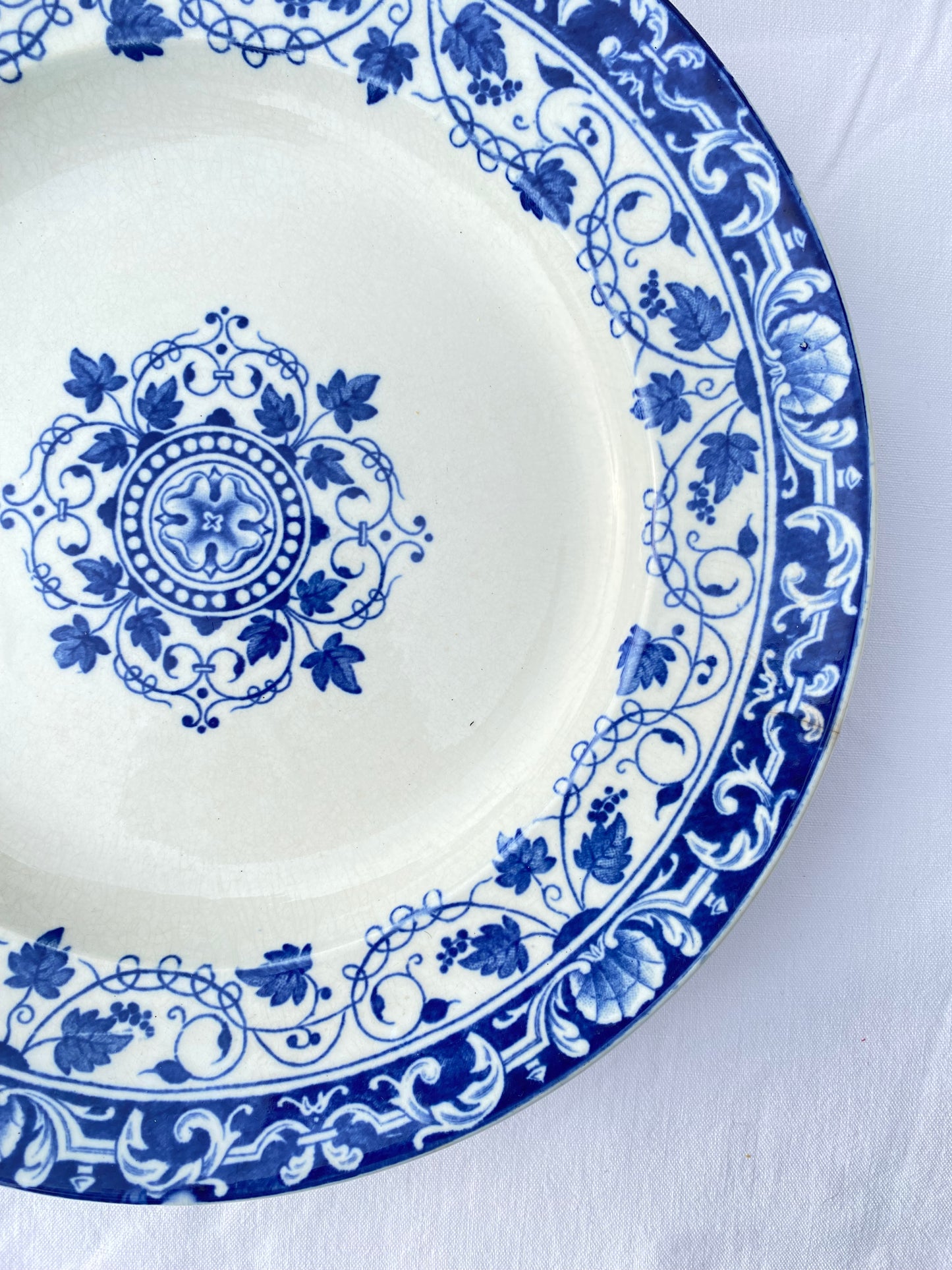 Grand plat rond en Terre de fer Jules Vieillard