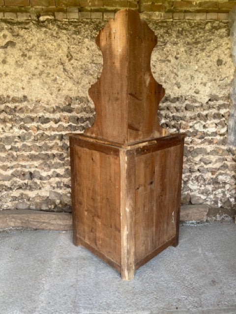 Encoignure ancienne en pitchpin avec étagère