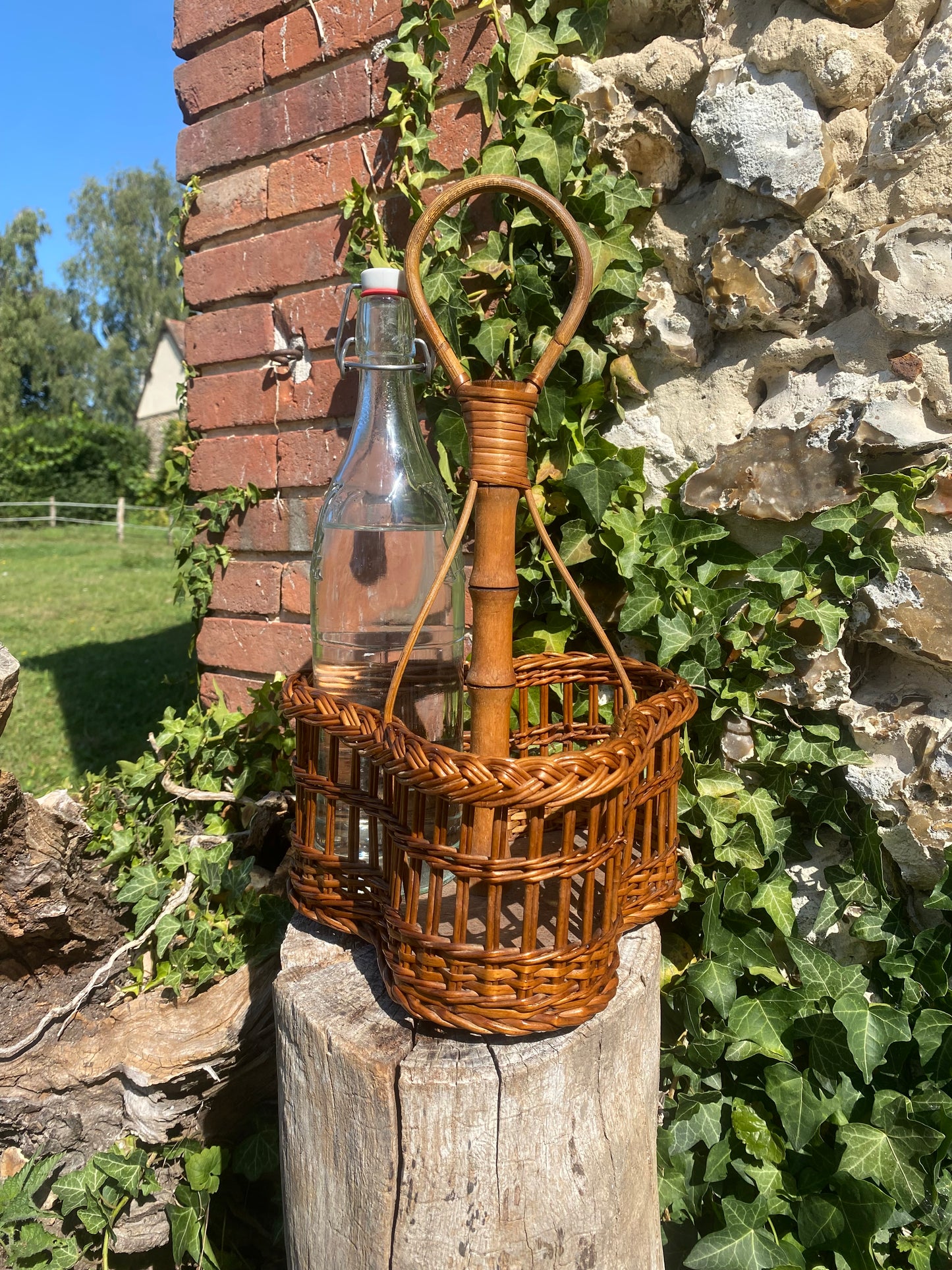 Porte-bouteilles en rotin