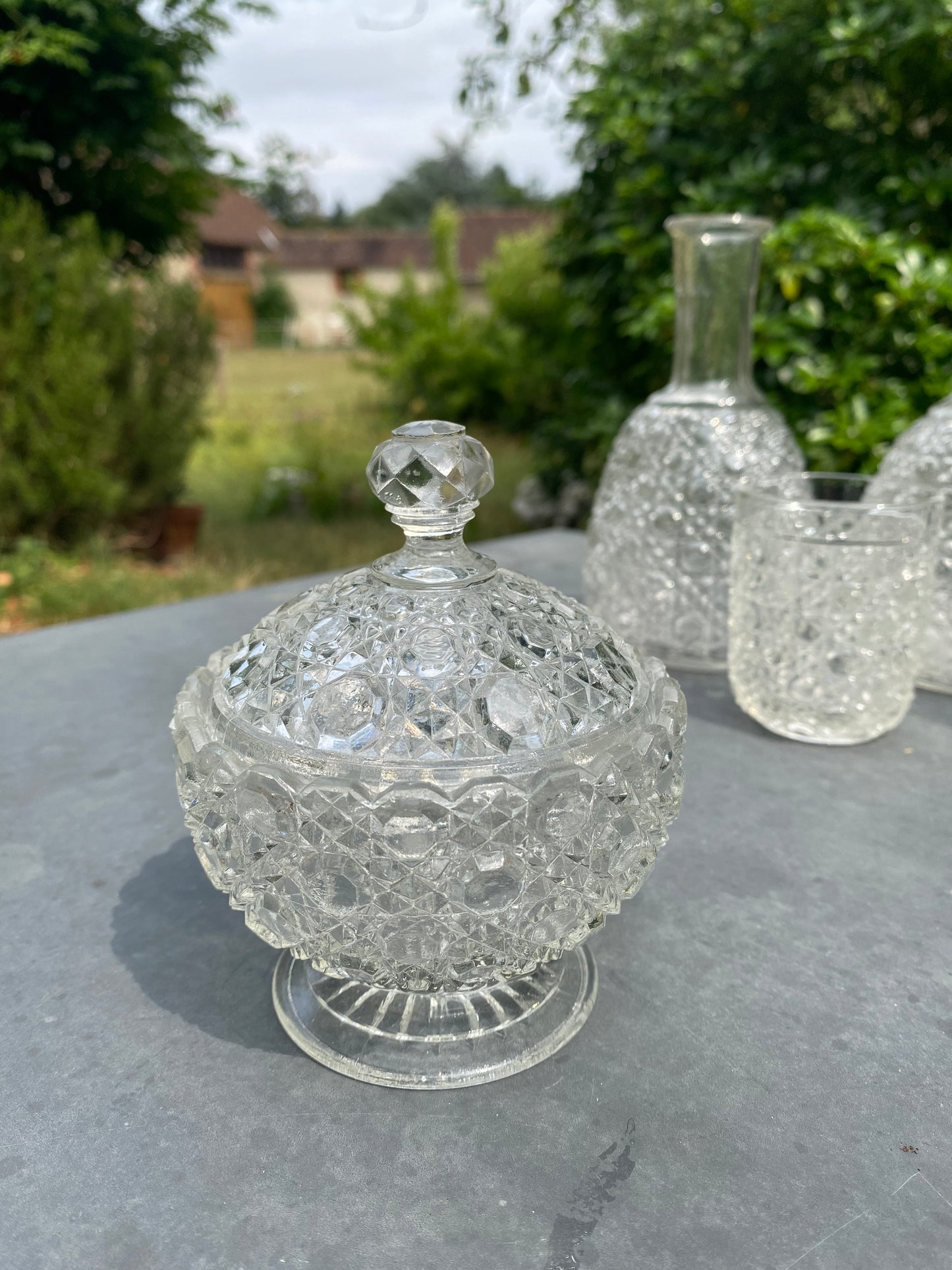 Sucrier ancien en verre taillé
