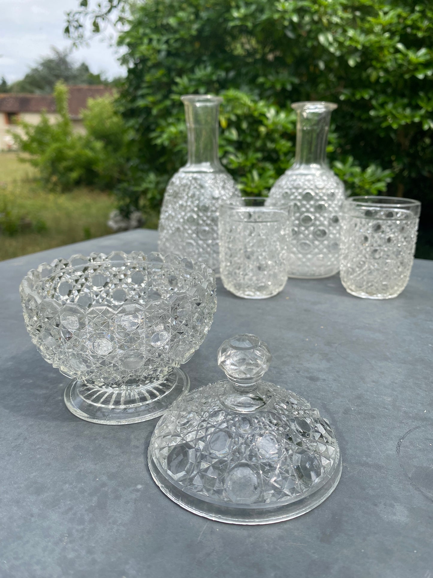 Sucrier ancien en verre taillé
