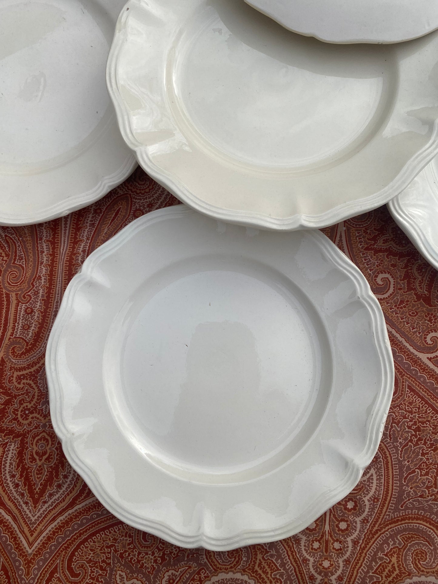 Assiettes anciennes en faïence ivoire - Digoin Sarreguemines