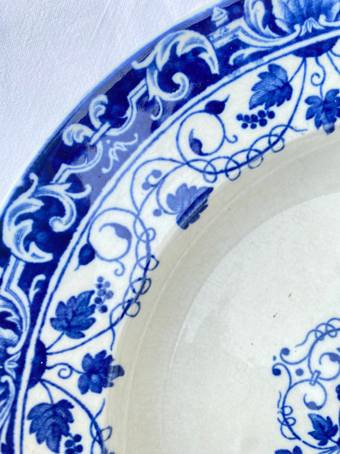 Grand plat rond en Terre de fer Jules Vieillard