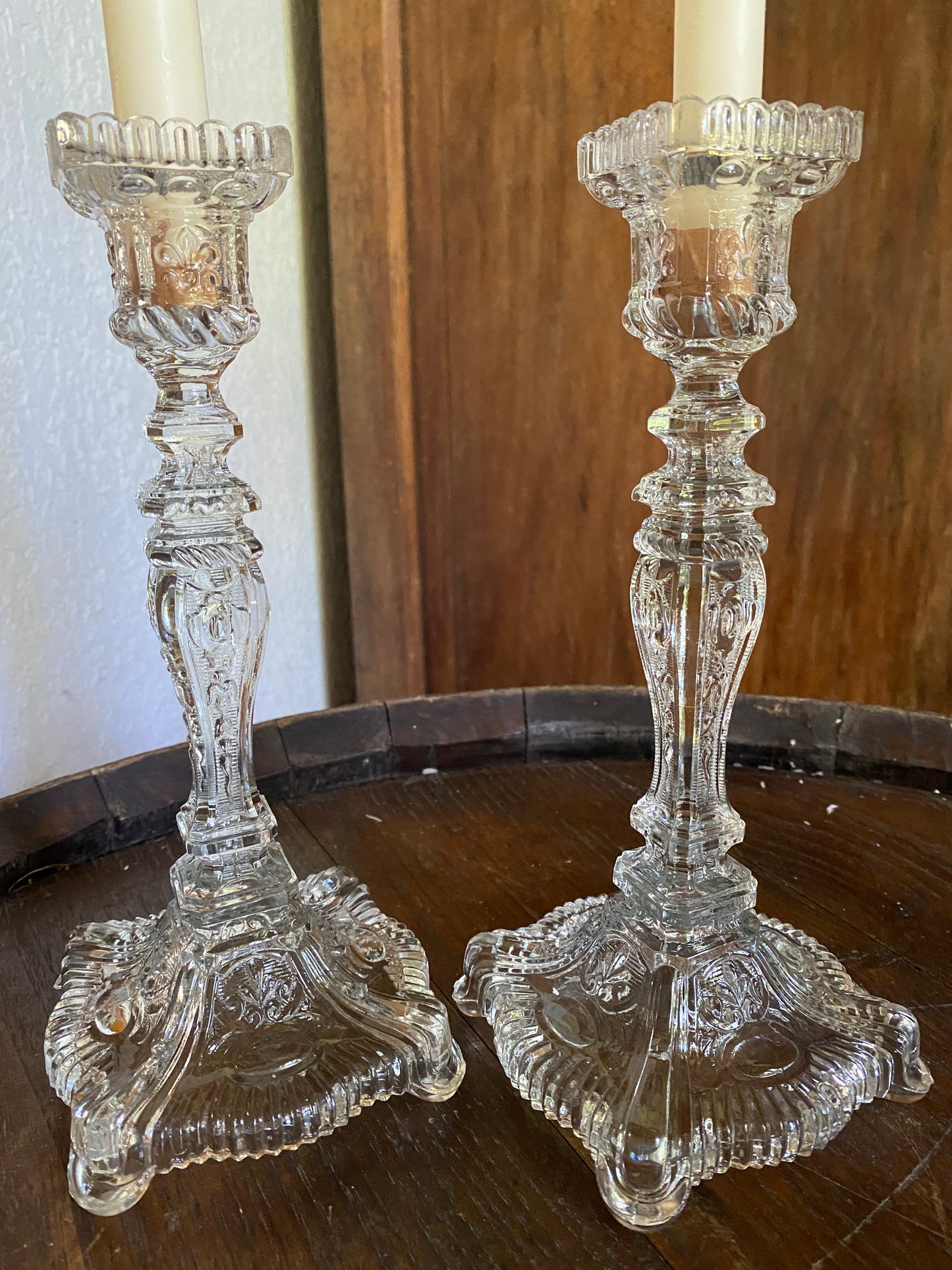 Paire de bougeoirs en verre