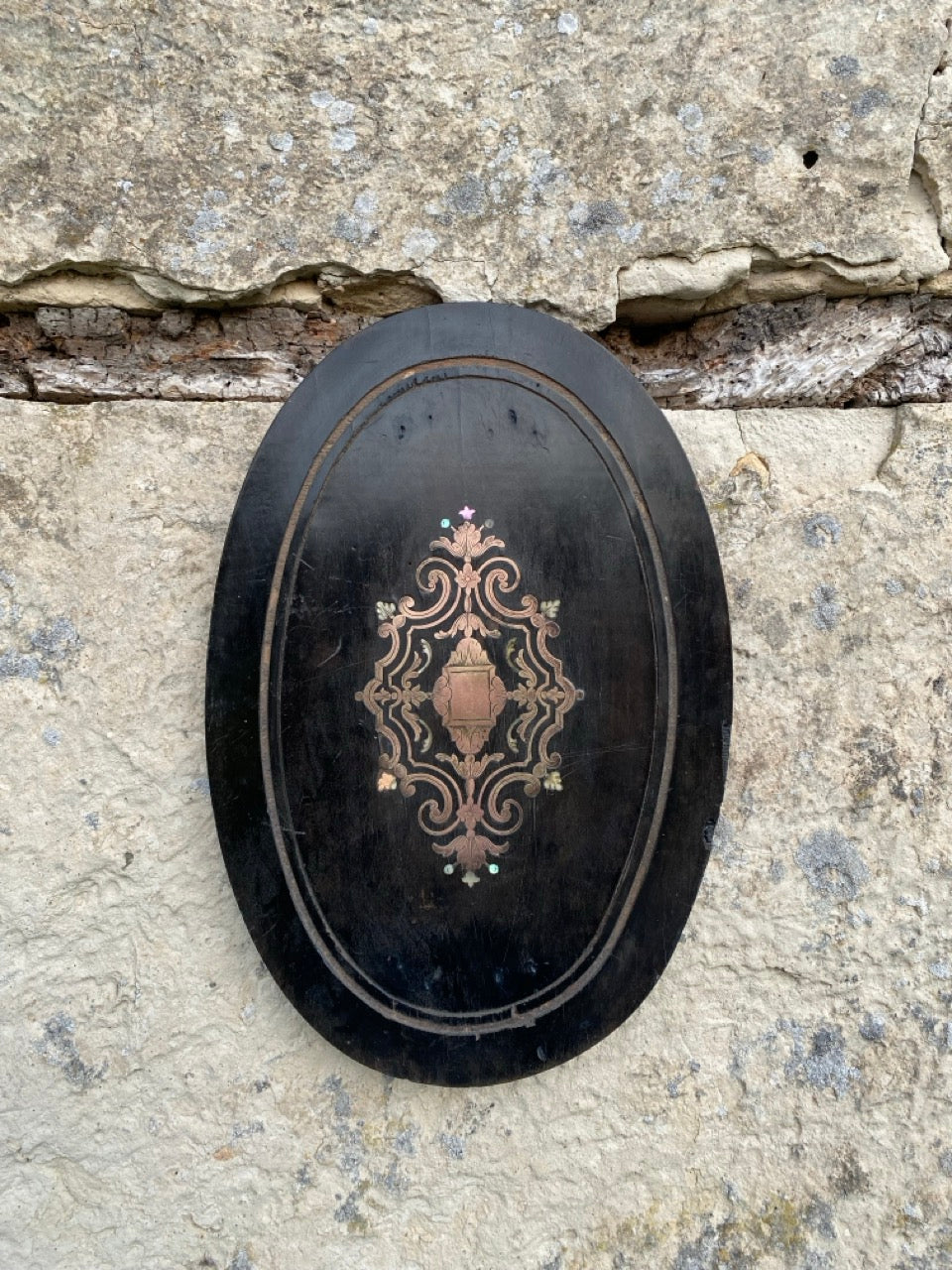 Ancien socle de globe en bois noirci et inclusions de cuivre et nacre - Epoque Napoléon III