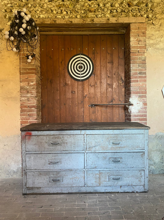 Meuble d’atelier vintage en bois – Chêne et pin – 6 tiroirs – Patine gris-bleu – Longueur 148 cm