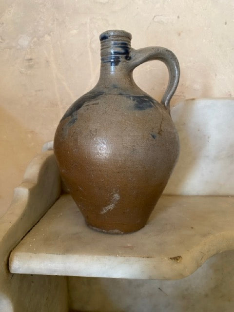 Ensemble de pots et flacons anciens en grès d’Alsace
