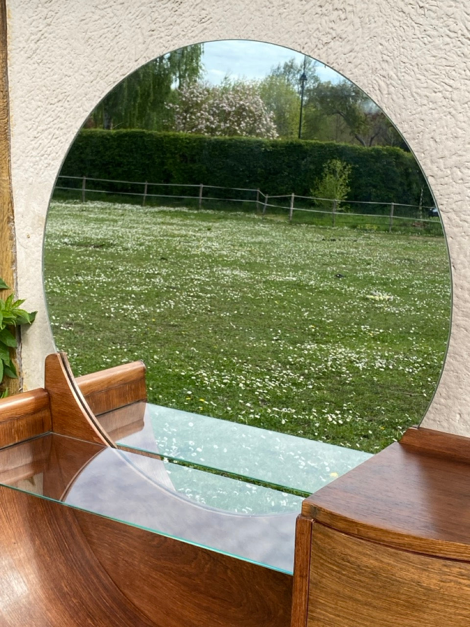 Coiffeuse Art Déco ancienne en noyer avec miroir rond