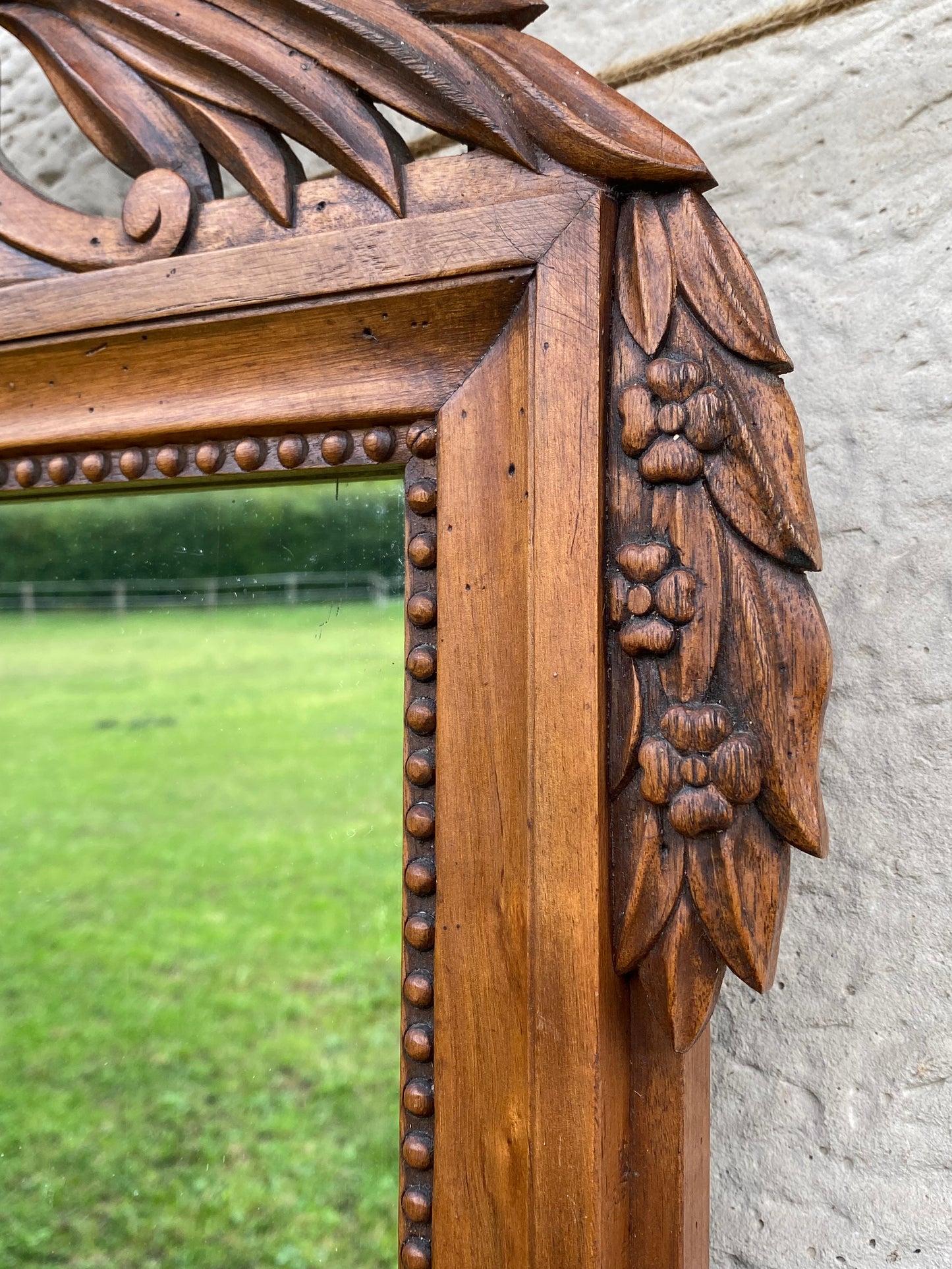 Miroir en bois sculpté 19ème à fronton
