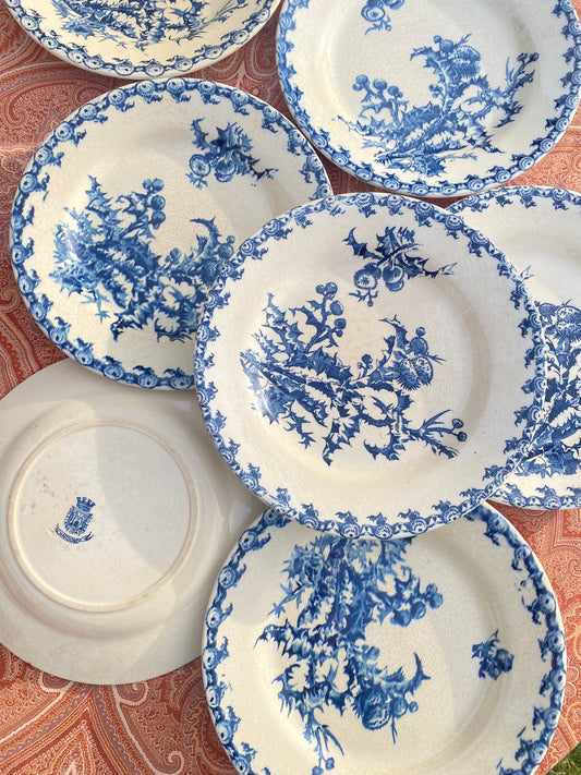 Grandes assiettes en Terre de Fer bleue - Décor Chardons de Gien