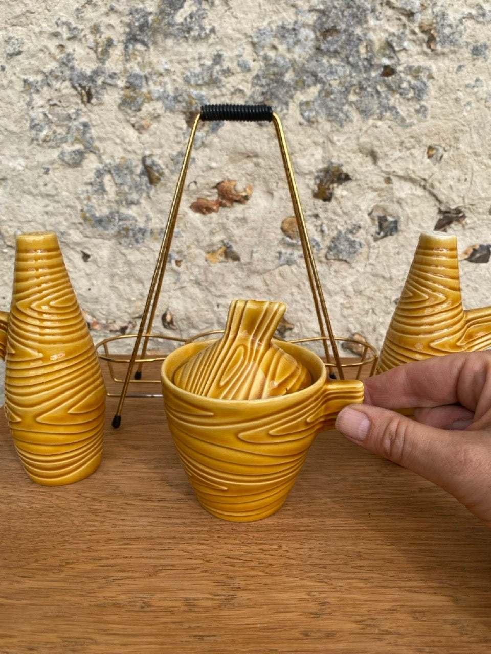 Ensemble vintage sel, poivre et moutardier en céramique des années 50 avec support en laiton