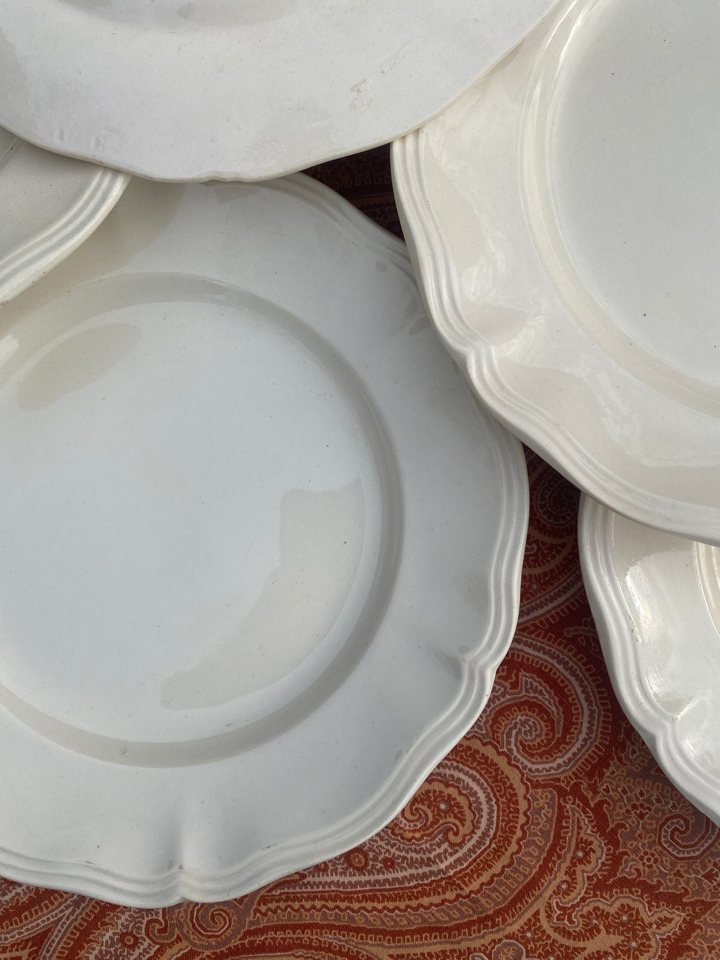 Assiettes anciennes en faïence ivoire - Digoin Sarreguemines