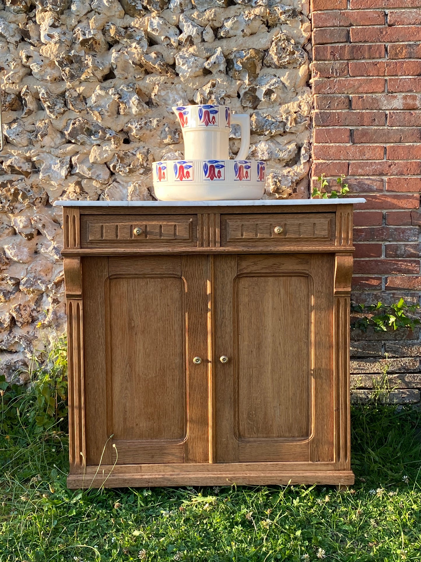 Meuble de toilette ancien en chêne et marbre