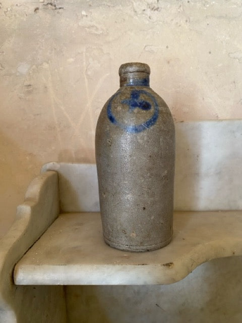 Ensemble de pots et flacons anciens en grès d’Alsace