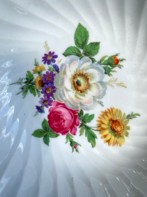 Saladier vintage en porcelaine blanche au décor fleuri
