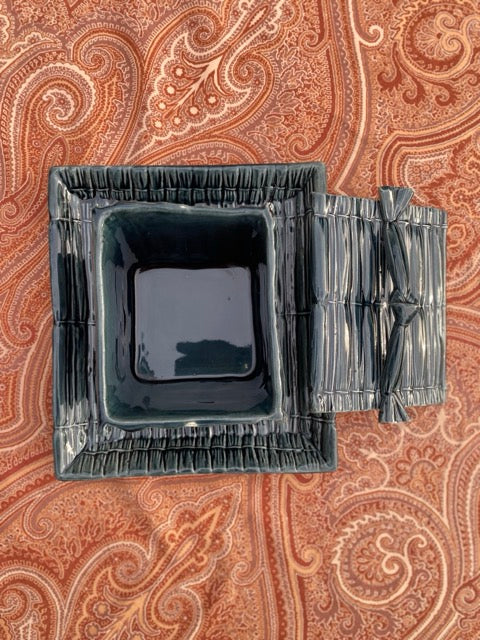 Boîte ou beurrier en barbotine de Longchamp - imitation paille