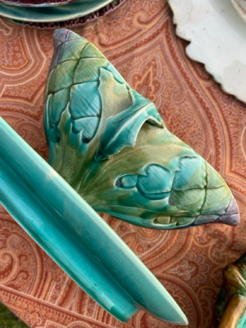 Service en barbotine Keller & Guérin Lunéville – Asperges & Artichauts