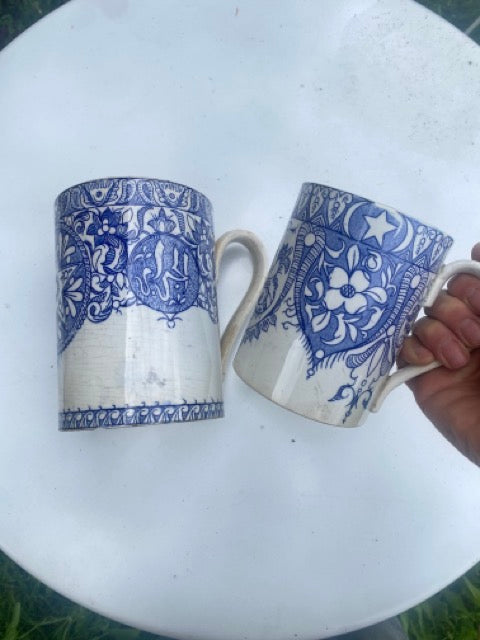 Tasse et chope en porcelaine opaque de Gien - motifs bleus