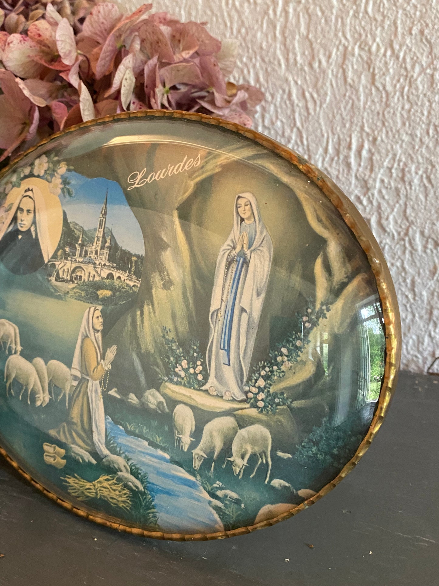 Cadre au verre bombé Sainte Vierge souvenir de Lourdes