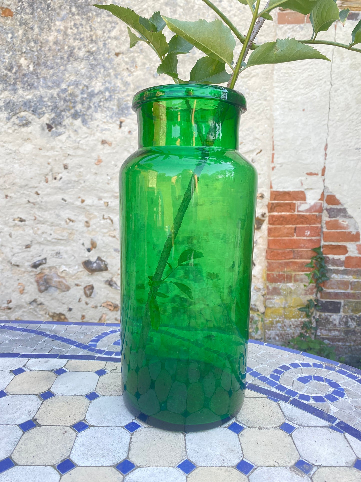 Bocal ancien en verre soufflé vert