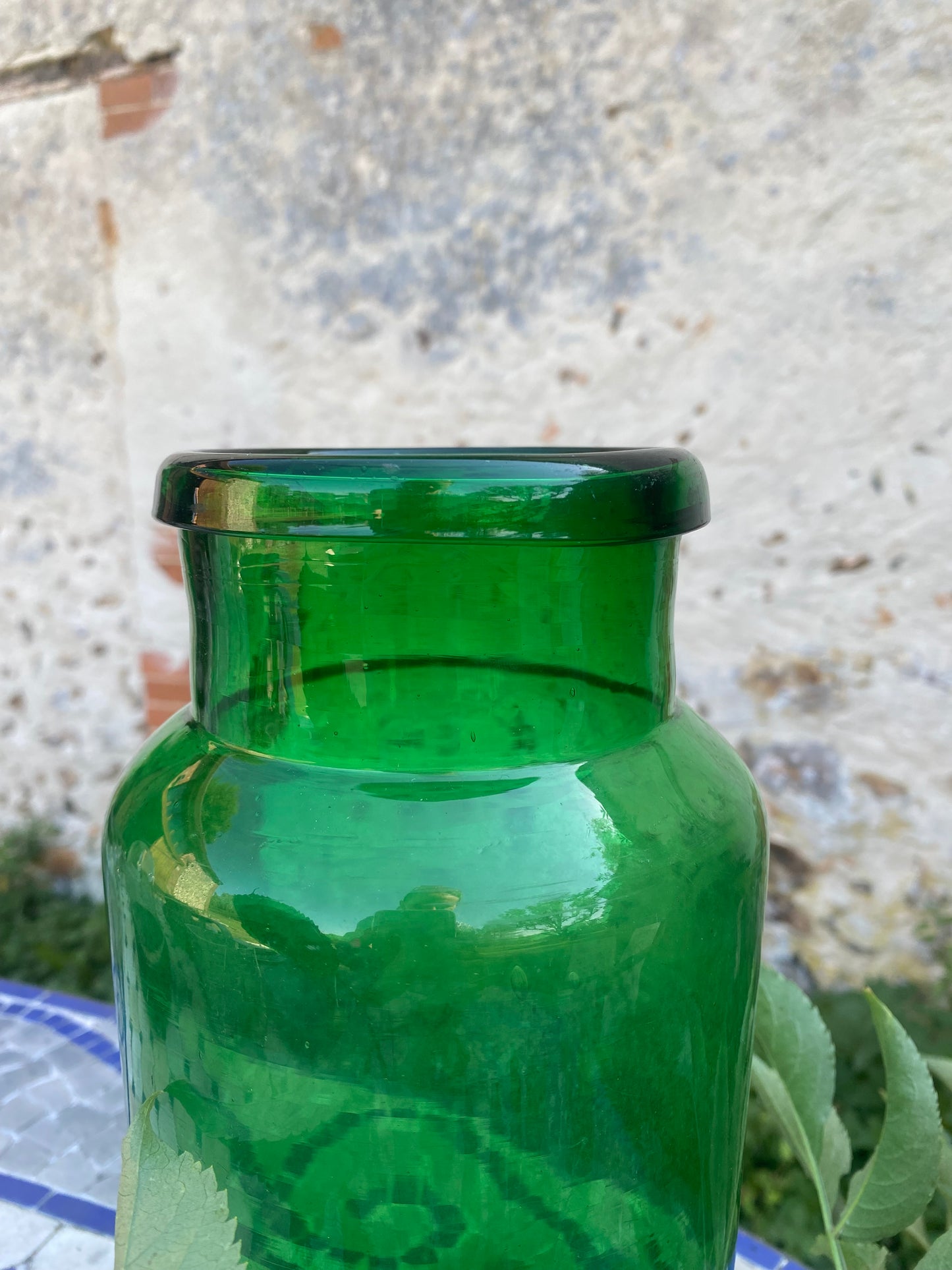 Bocal ancien en verre soufflé vert