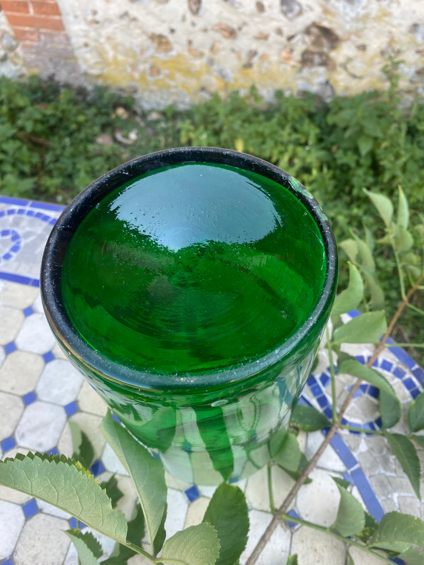 Bocal ancien en verre soufflé vert