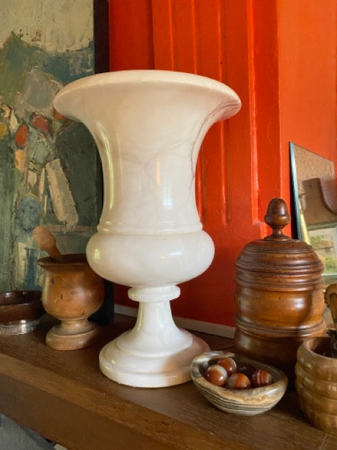 Lampe en albâtre sculptée en forme de vase Medicis