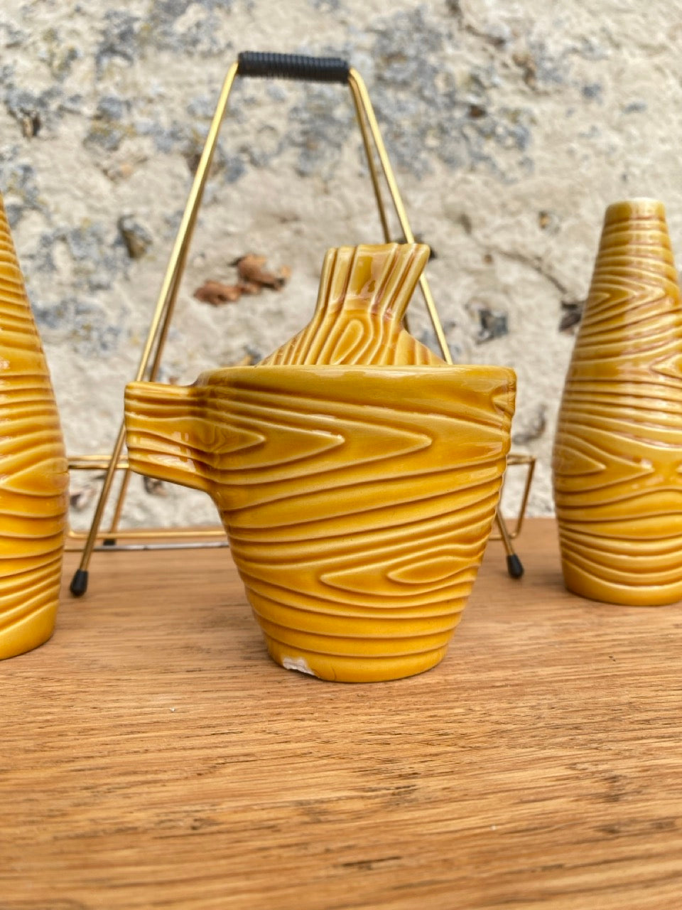 Ensemble vintage sel, poivre et moutardier en céramique des années 50 avec support en laiton