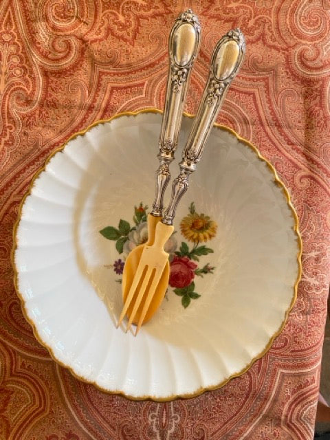 Saladier vintage en porcelaine blanche au décor fleuri