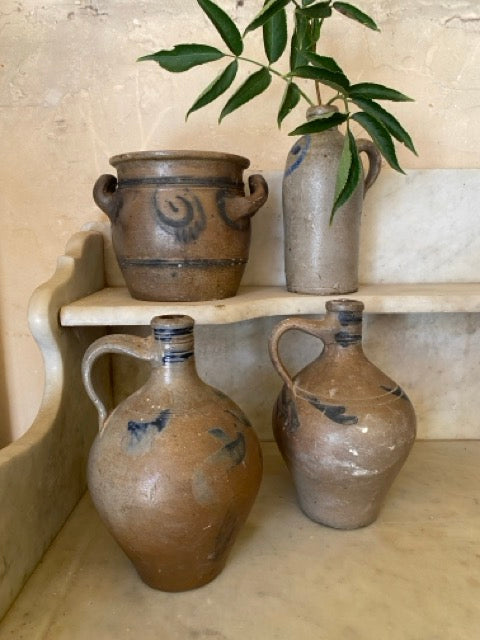 Ensemble de pots et flacons anciens en grès d’Alsace