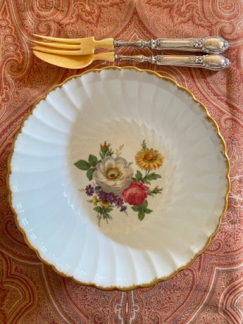 Saladier vintage en porcelaine blanche au décor fleuri