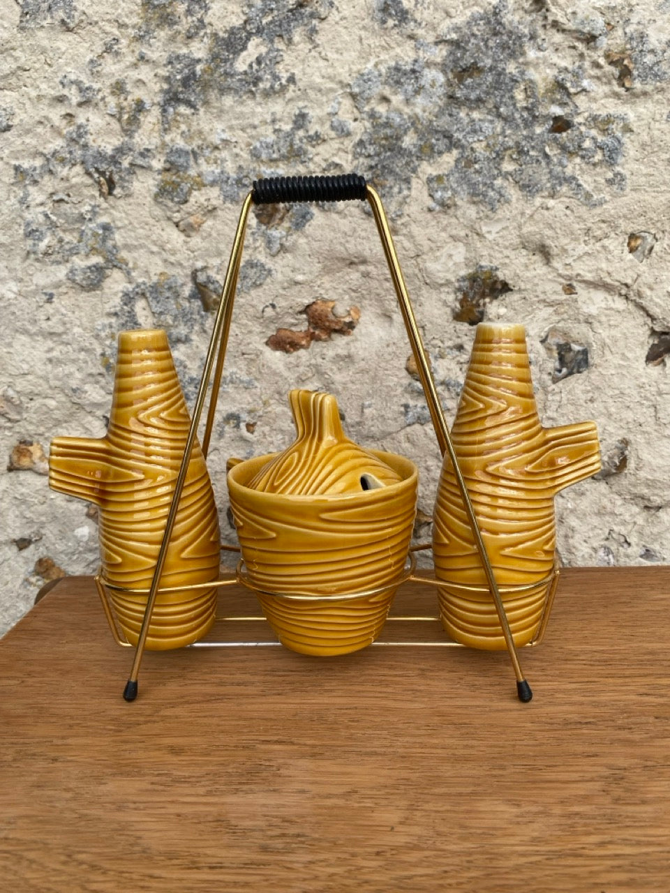 Ensemble vintage sel, poivre et moutardier en céramique des années 50 avec support en laiton