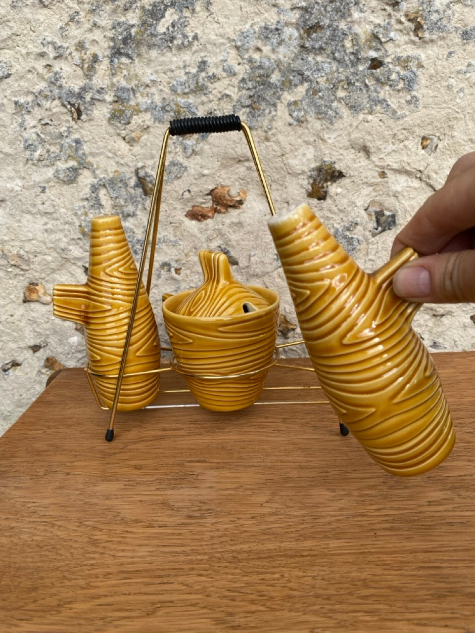 Ensemble vintage sel, poivre et moutardier en céramique des années 50 avec support en laiton