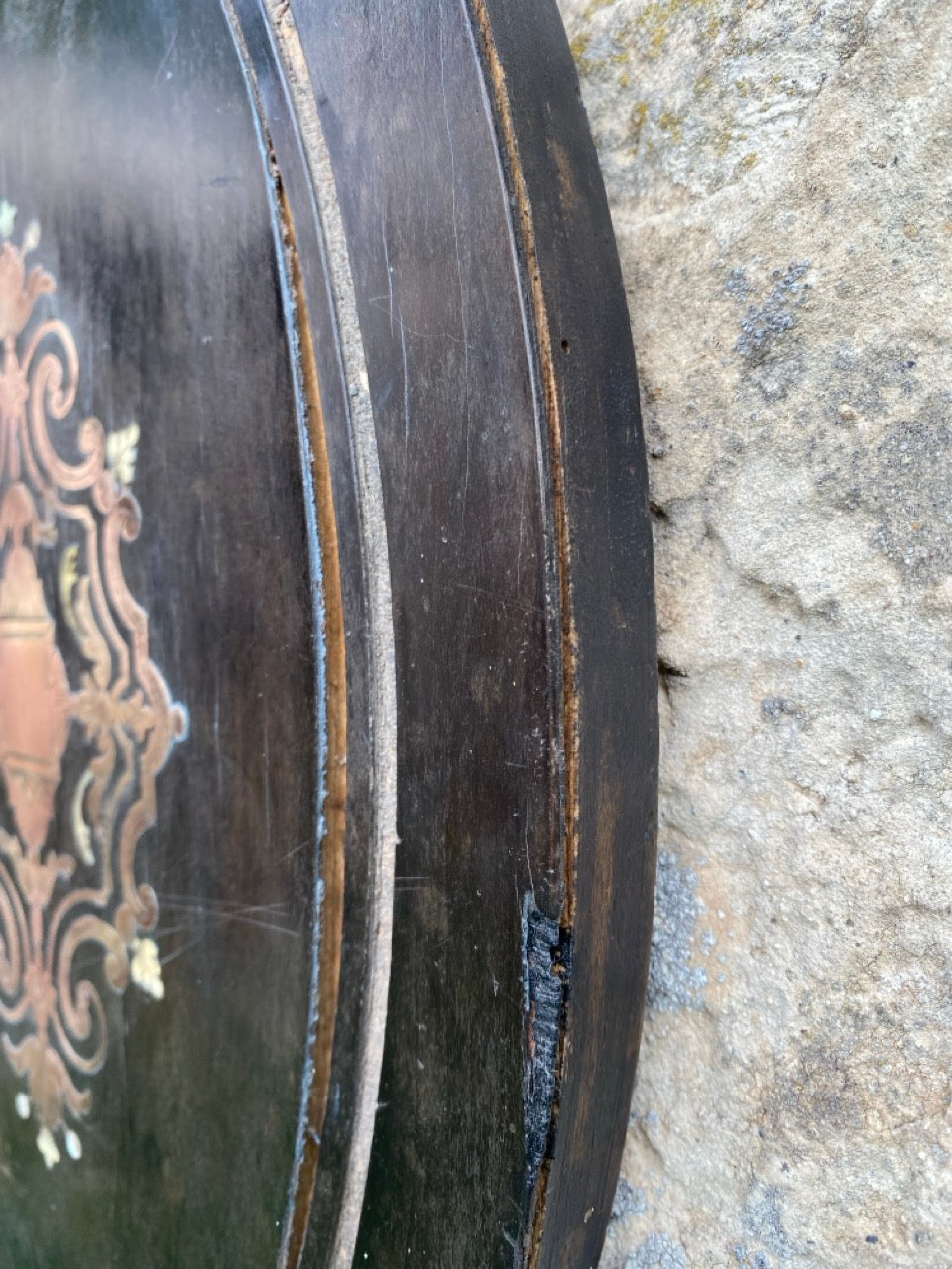 Ancien socle de globe en bois noirci et inclusions de cuivre et nacre - Epoque Napoléon III