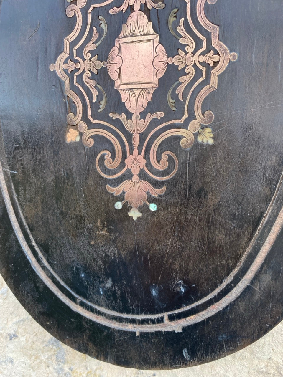 Ancien socle de globe en bois noirci et inclusions de cuivre et nacre - Epoque Napoléon III