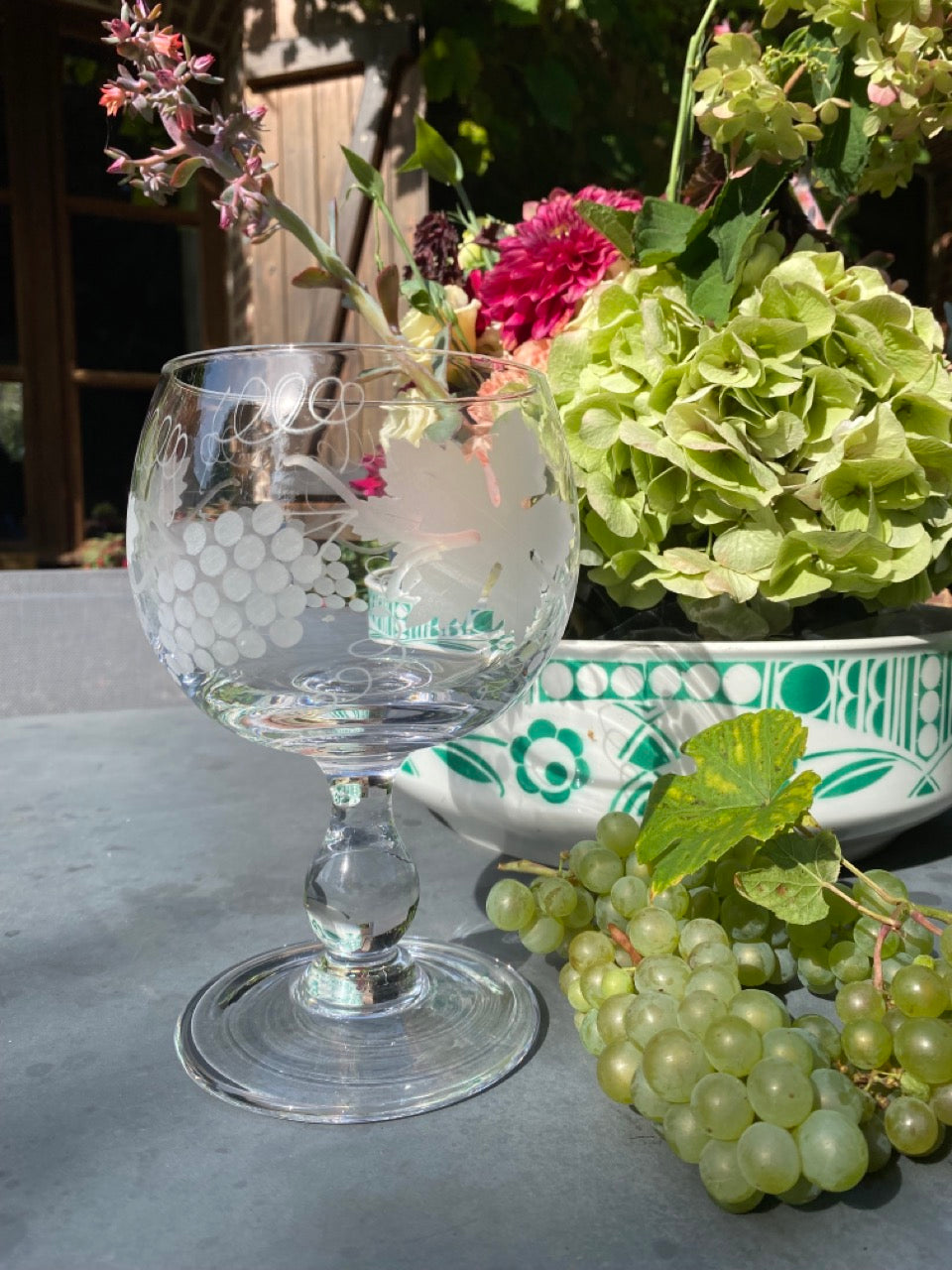 Grand verre ou coupe ancienne en cristal - Décor raisin et feuilles de vigne