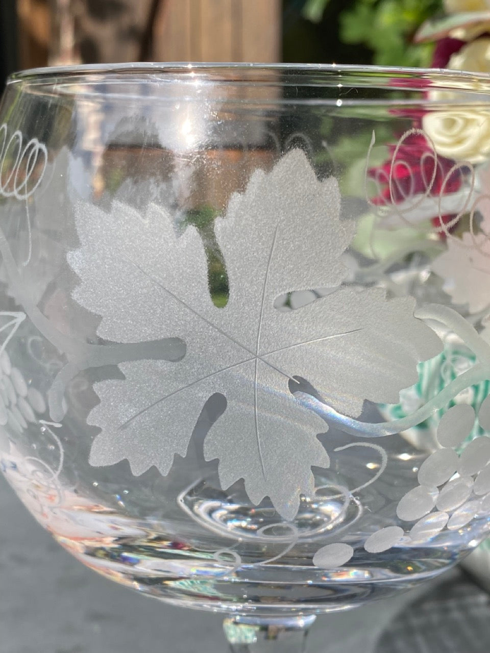 Grand verre ou coupe ancienne en cristal - Décor raisin et feuilles de vigne