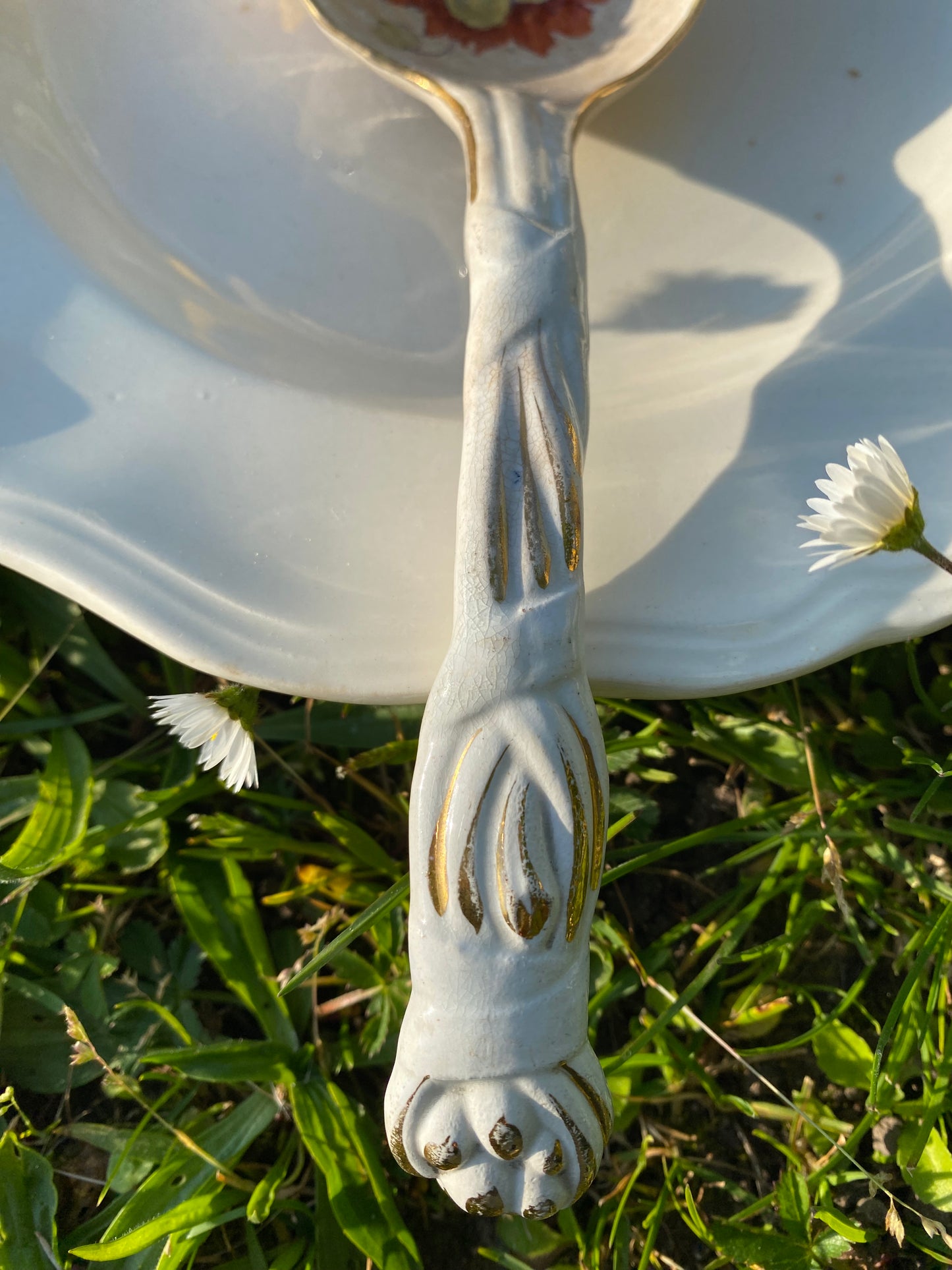 Cuillère à servir ancienne en porcelaine de Paris
